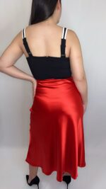 Falda Satinada Larga Roja - Image 2